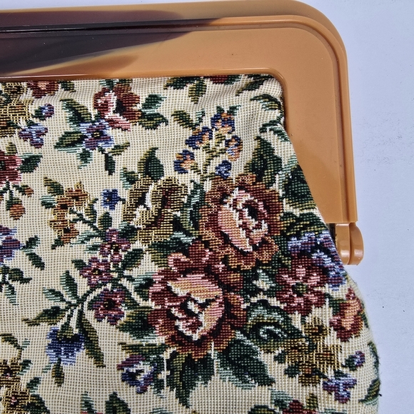 VINTAGE Floral Tapestry Clutch‎ Purse Plastic Snap Multi-colored Cottage Core - Picture 3 of 8